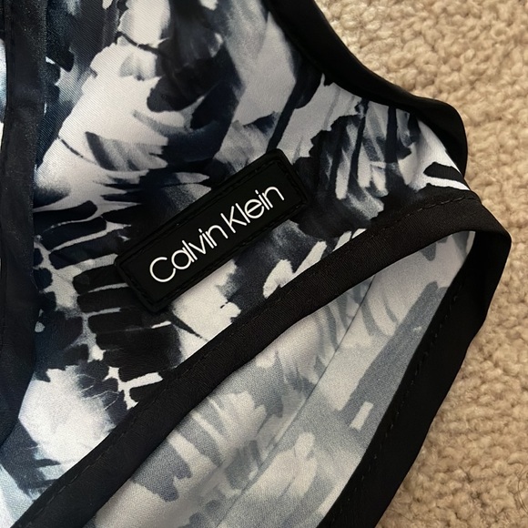 Calvin Klein Black and White athletic shorts size S - Picture 2 of 4